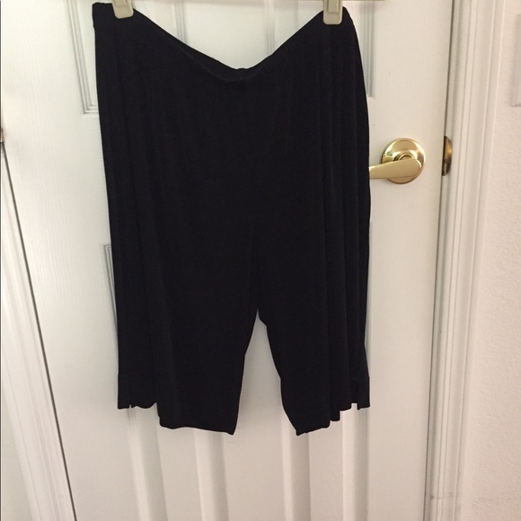 Chico’s Travelers Bermuda Shorts 3 Petite - Picture 1 of 3